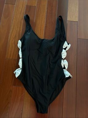 Cyn&Luca Black One-Piece Swimsuit with White Side Bows, L